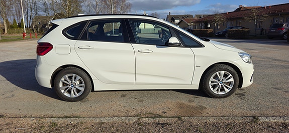 BMW 218d 6 of 13