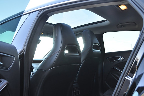 Mercedes-Benz CLA200 12 of 16