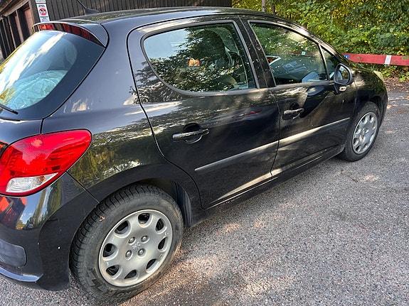 Peugeot 207 2 of 7