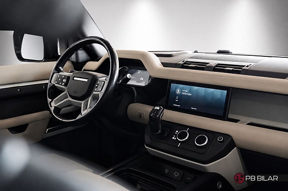 Land Rover Defender 90 17 of 27