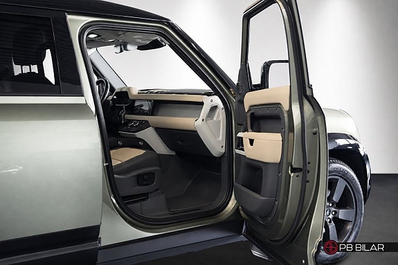 Land Rover Defender 90 12 of 27