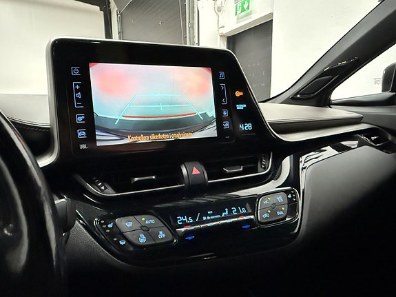 Toyota C-HR 9 of 11
