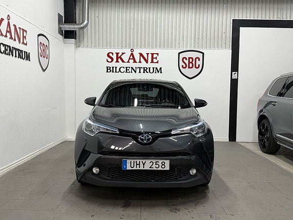Toyota C-HR 2 of 11
