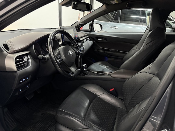 Toyota C-HR 8 of 11