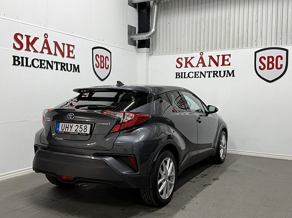 Toyota C-HR 4 of 11