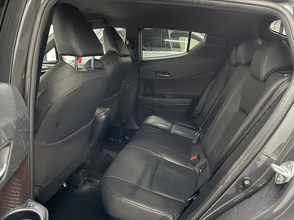 Toyota C-HR 10 of 11