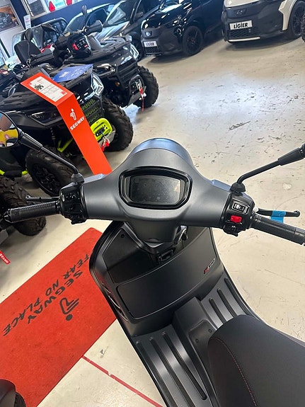 Piaggio Vespa GTS 310, 2026 4 of 8