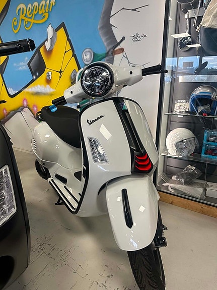 Piaggio Vespa GTS 310, 2026 8 of 8