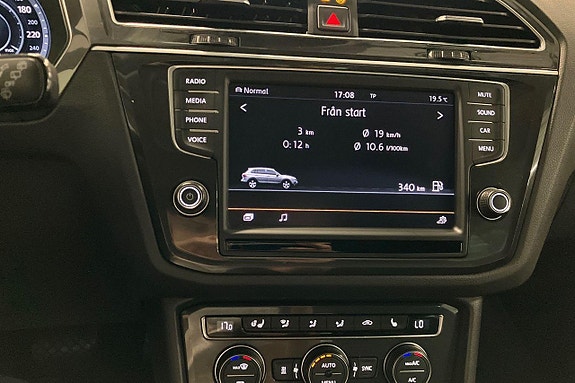 Volkswagen Tiguan 16 of 28