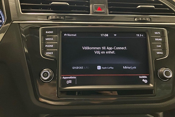 Volkswagen Tiguan 18 of 28