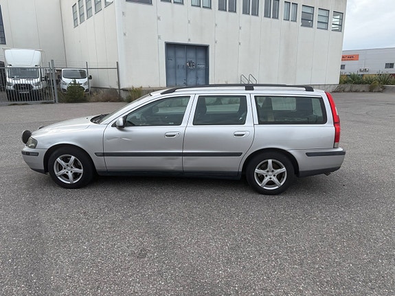 Volvo V70 5 of 10