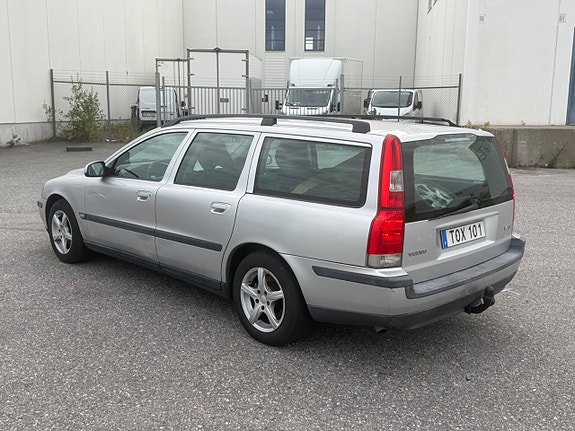 Volvo V70 4 of 10