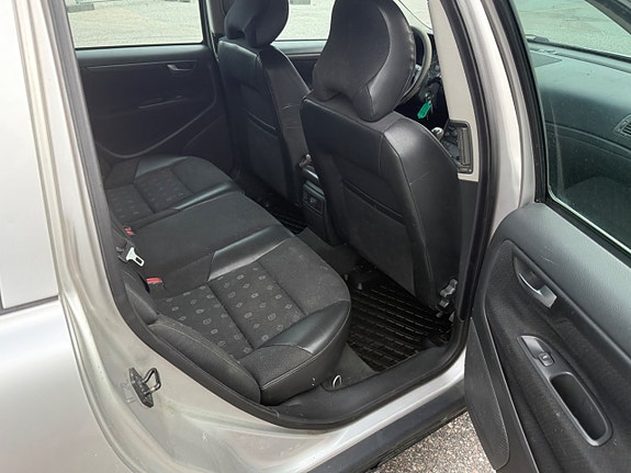Volvo V70 8 of 10