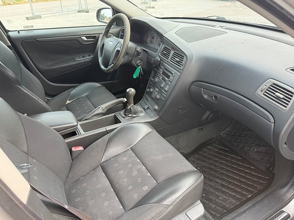 Volvo V70 7 of 10