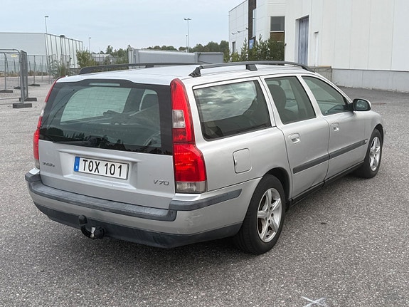 Volvo V70 3 of 10