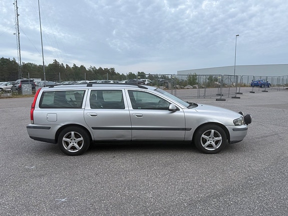 Volvo V70 2 of 10