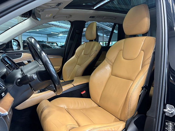 Volvo XC90 15 of 30