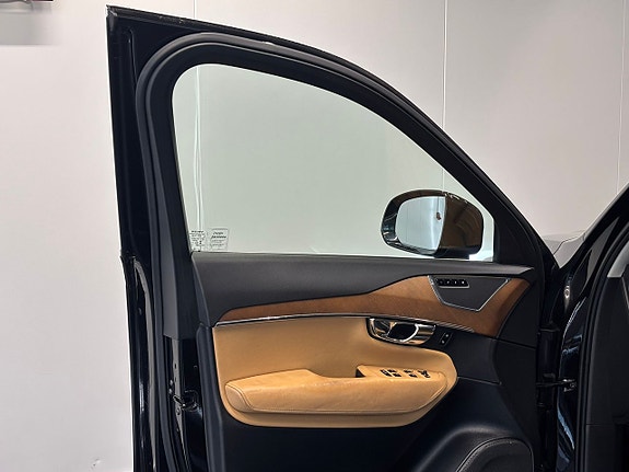 Volvo XC90 13 of 30