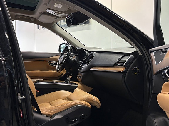 Volvo XC90 27 of 30