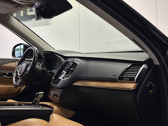 Volvo XC90 28 of 30