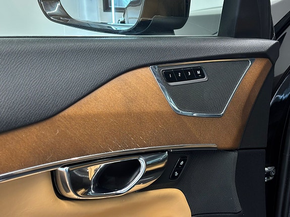 Volvo XC90 14 of 30