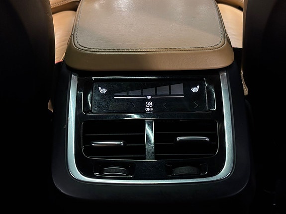 Volvo XC90 30 of 30