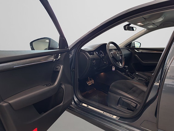 Skoda Octavia Scout 7 of 23