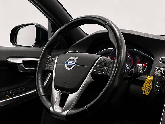 Volvo V60 Cross Country 13 of 28