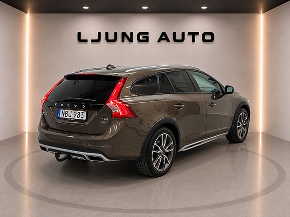 Volvo V60 Cross Country 7 of 28
