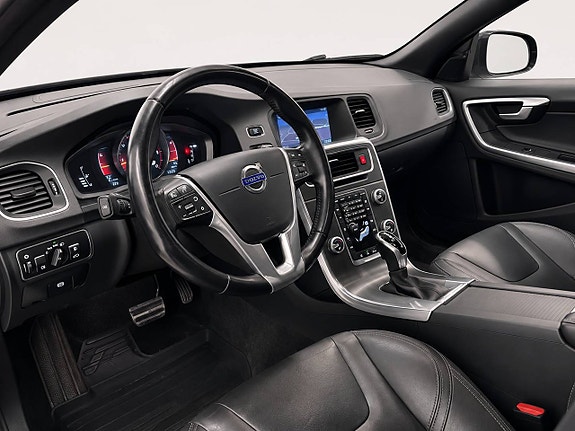 Volvo V60 Cross Country 10 of 28