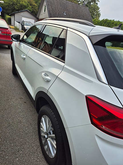 Volkswagen T-Roc 4 of 8