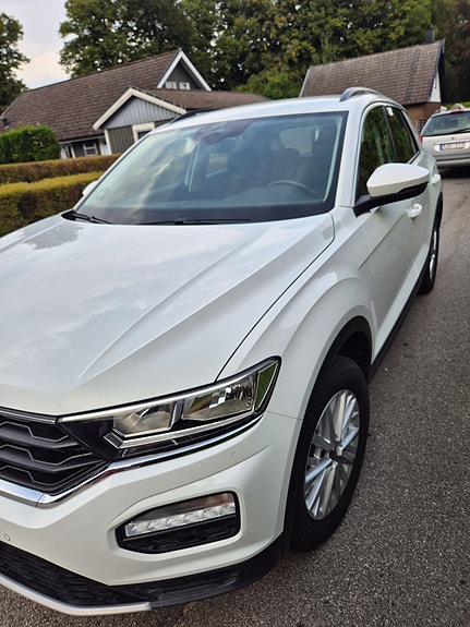 Volkswagen T-Roc 3 of 8