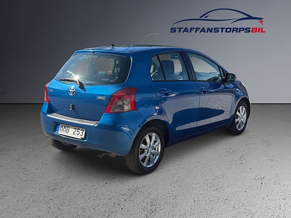 Toyota Yaris 5 of 9