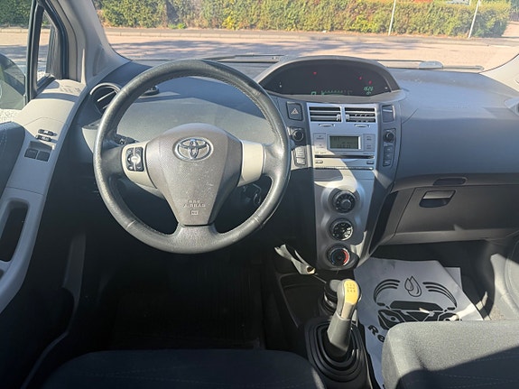 Toyota Yaris 8 of 9