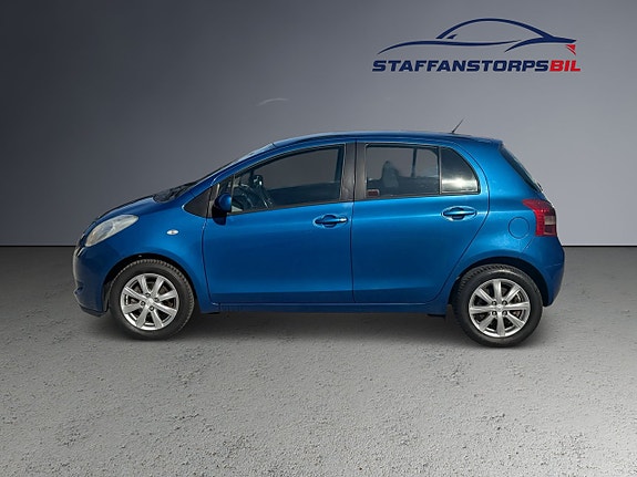 Toyota Yaris 6 of 9