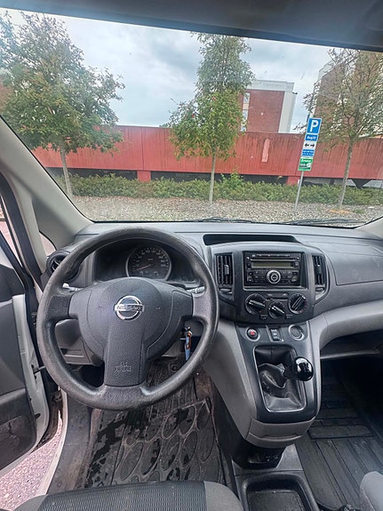 Nissan NV200 6 of 7
