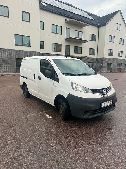 Nissan NV200 2 of 7