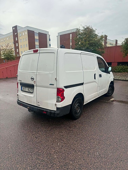Nissan NV200 3 of 7