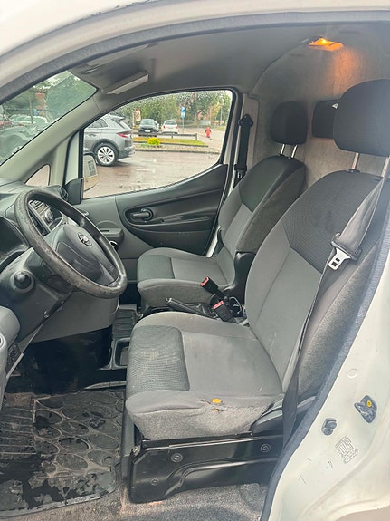Nissan NV200 7 of 7