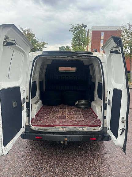 Nissan NV200 5 of 7