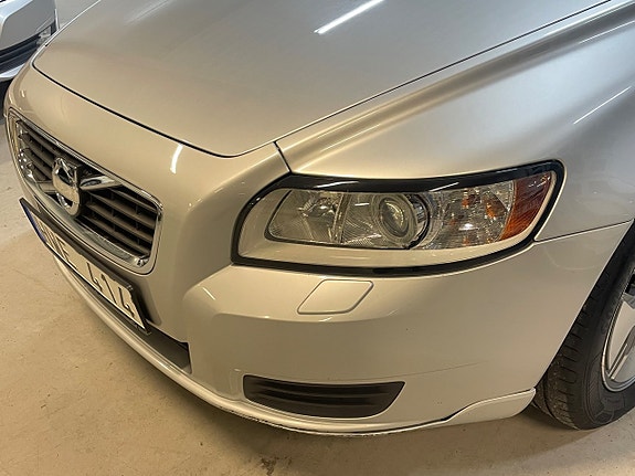 Volvo V50 3 of 22