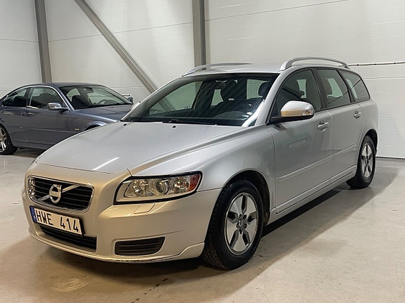 Volvo V50 4 of 22