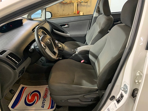 Toyota Prius 7 of 22