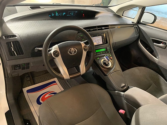 Toyota Prius 9 of 22