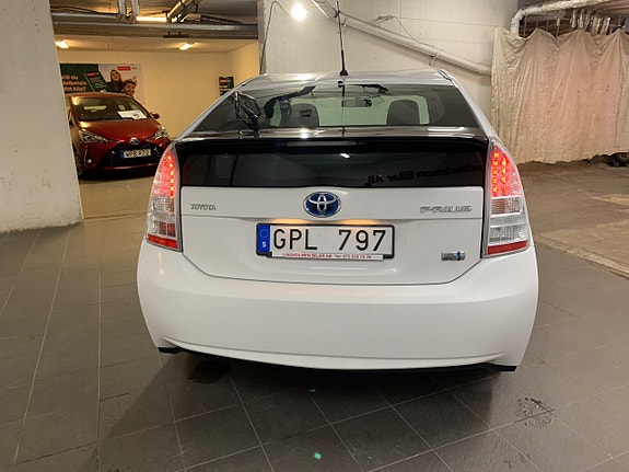 Toyota Prius 5 of 22