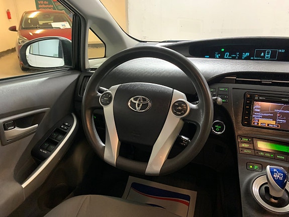 Toyota Prius 15 of 22