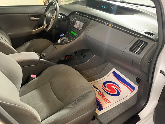 Toyota Prius 17 of 22