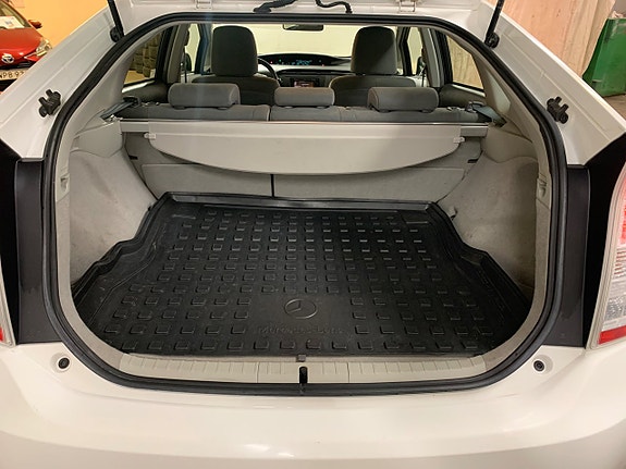 Toyota Prius 6 of 22