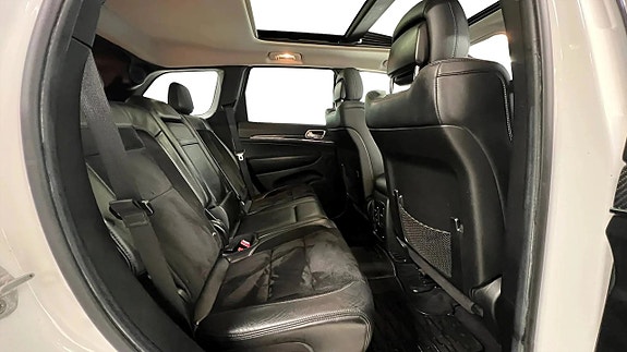 Jeep Grand Cherokee 15 of 27