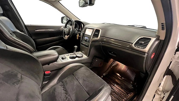 Jeep Grand Cherokee 17 of 27
